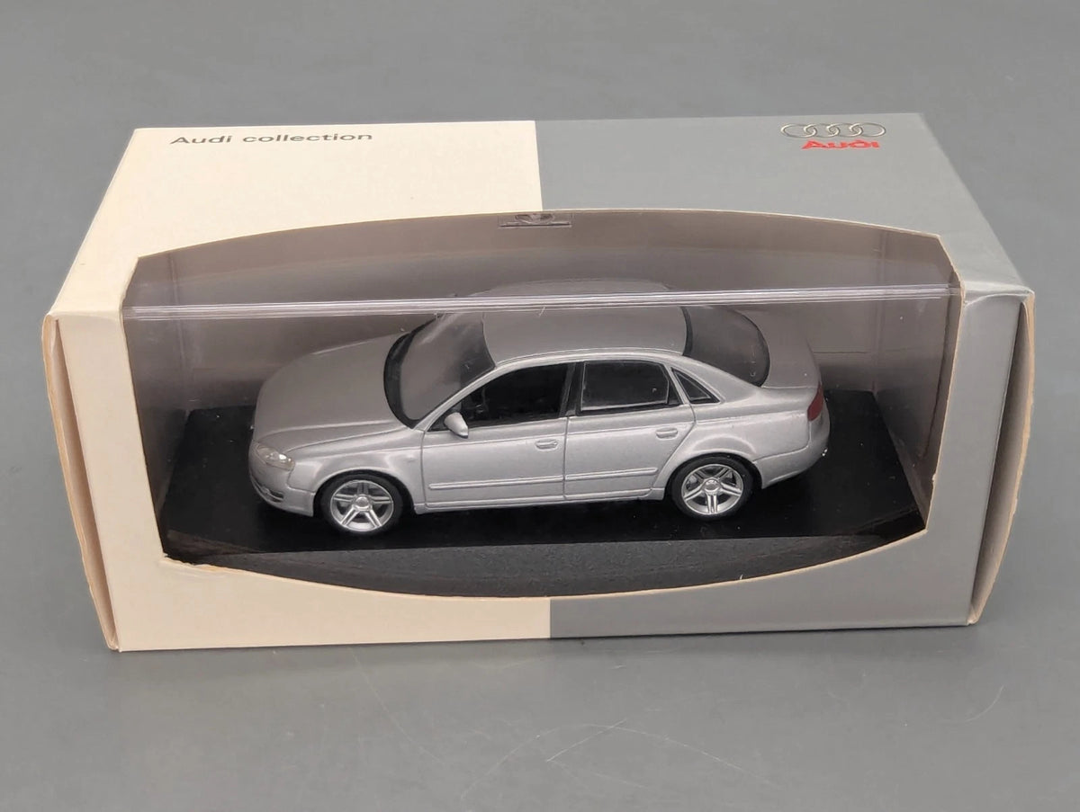 Modellautos 1:43 Minichamps Audi A4 B7 Avus Silber Metallic mit Dealer OVP