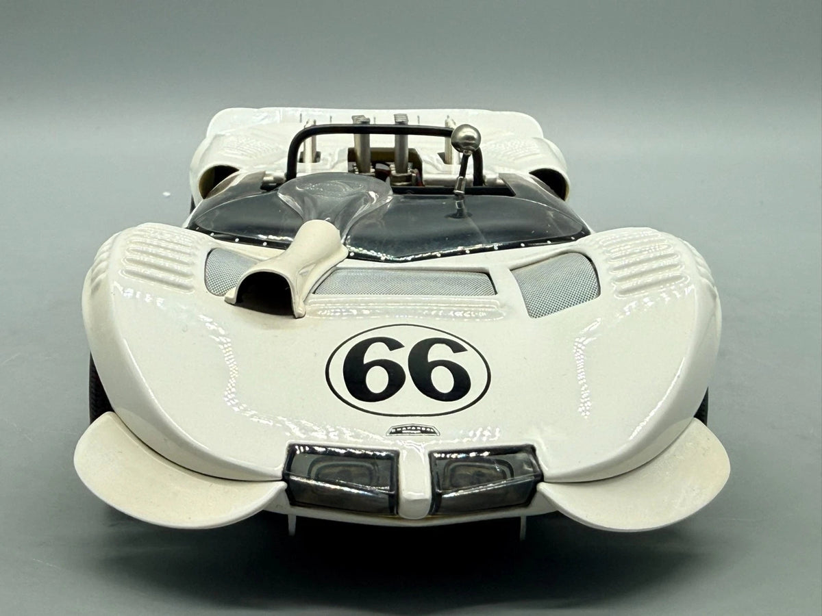 Modellautos 1:18 AUTOart Millennium Chaparral 2 #66 mit OVP