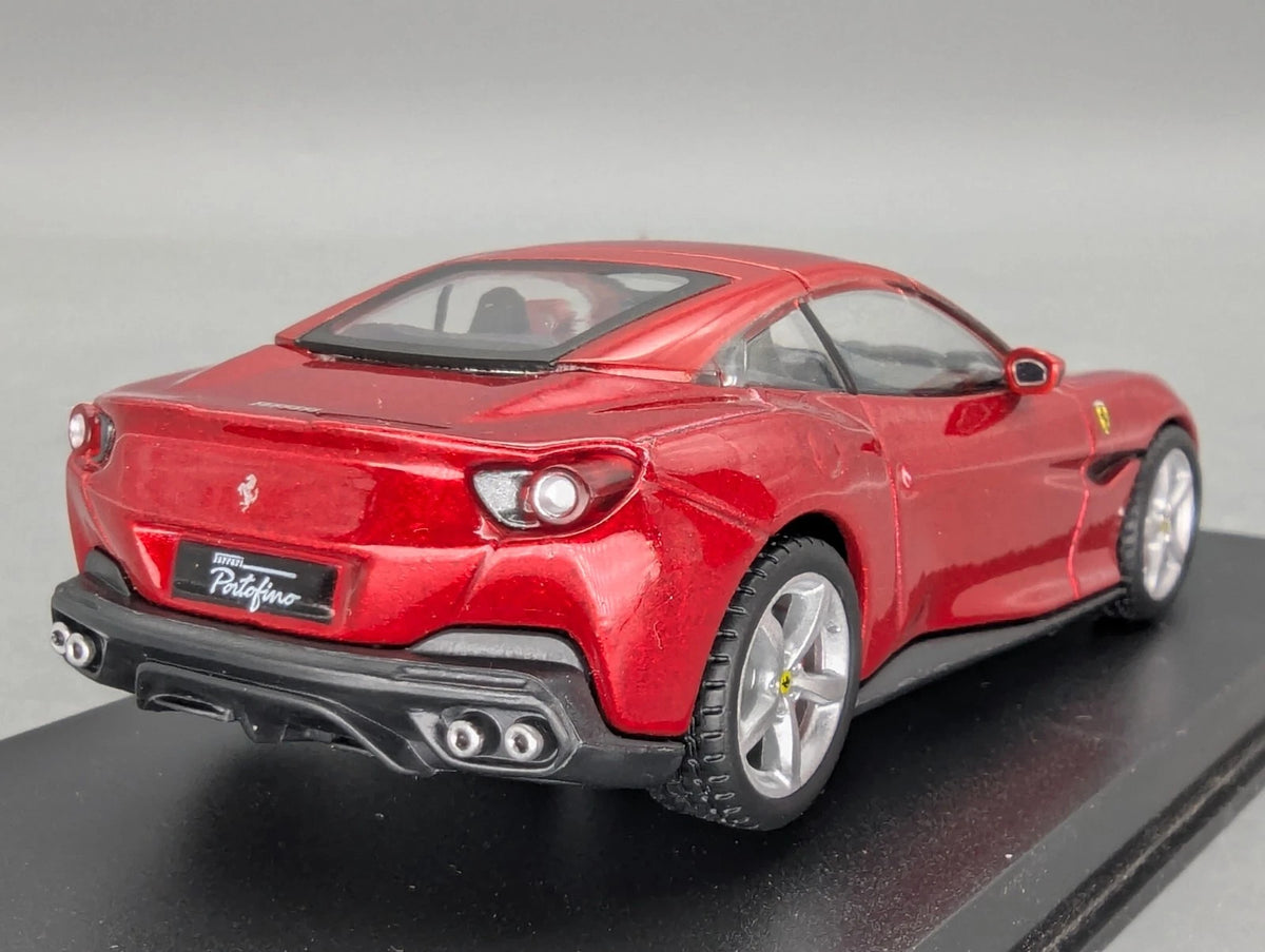 Modellautos 1:43 Bburago Ferrari Portofino Rot Metallic in Vitrine mit OVP