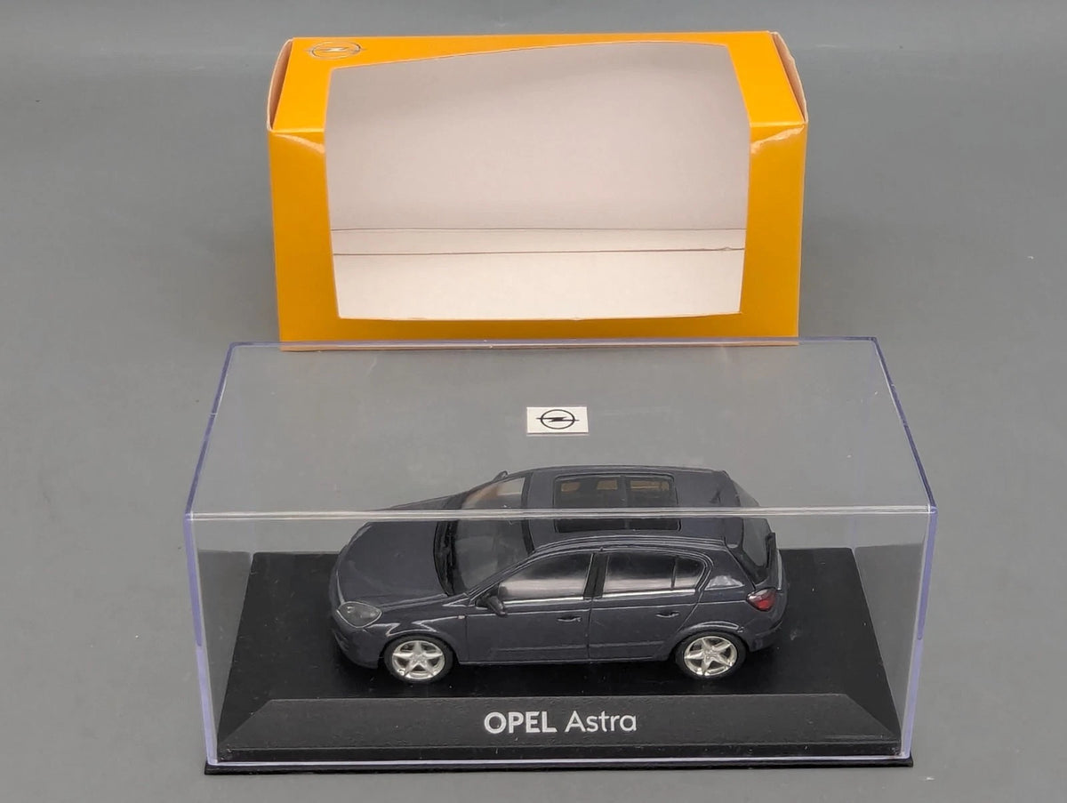 Modellautos 1:43 Minichamps Opel Astra Blau Grau Metallic mit Dealer OVP