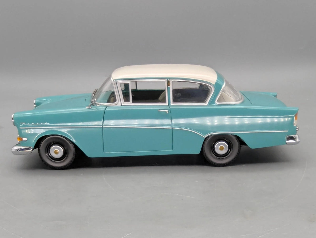 Modellautos 1:18 Minichamps Opel Rekord P1 1958 Türkisblau mit OVP