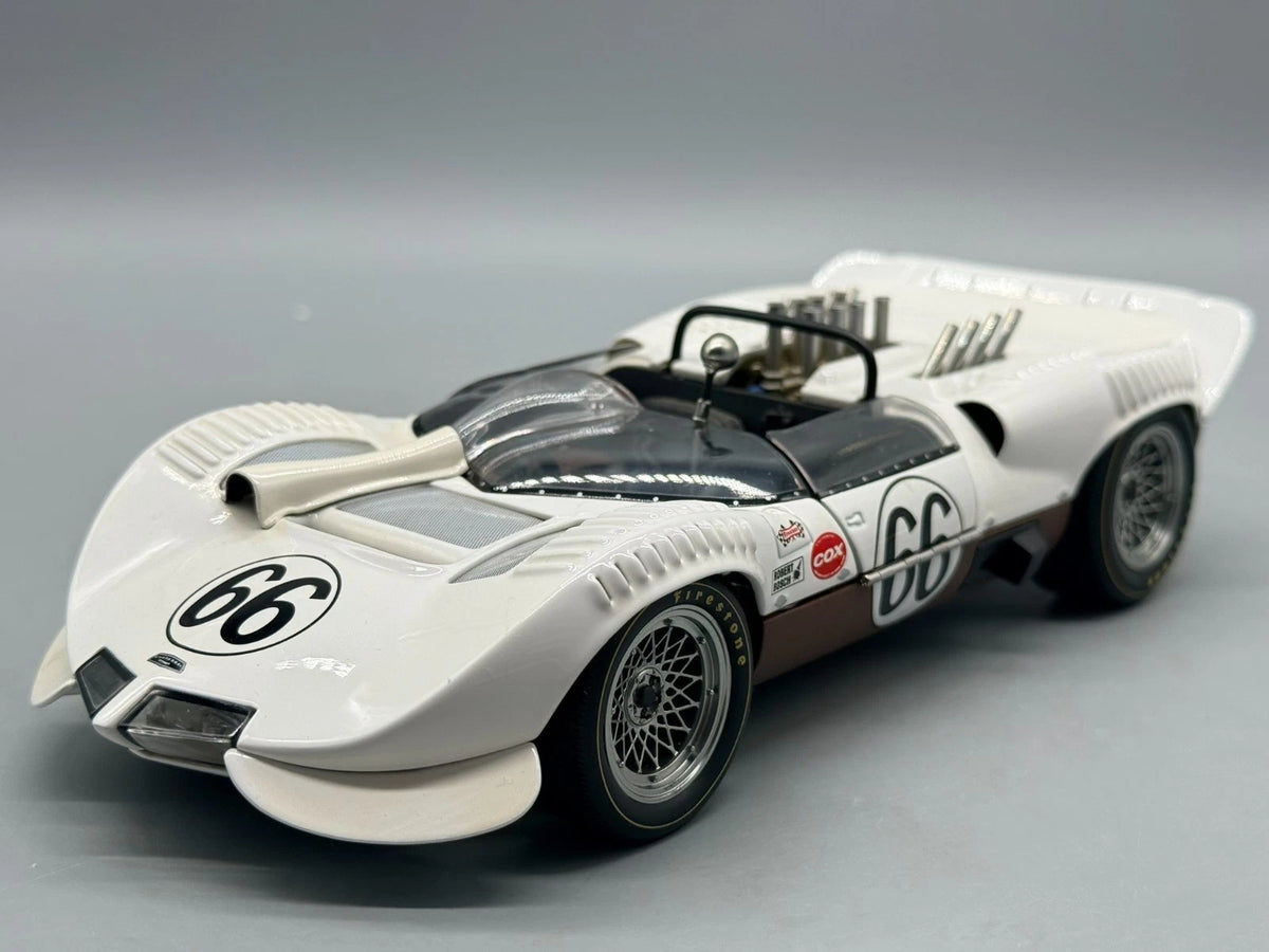 Modellautos 1:18 AUTOart Millennium Chaparral 2 #66 mit OVP