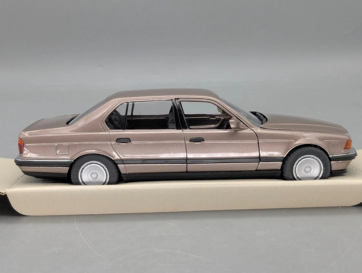 Modellautos 1:24 Schabak 1620 BMW 750iL Hellbraun Metallic mit OVP