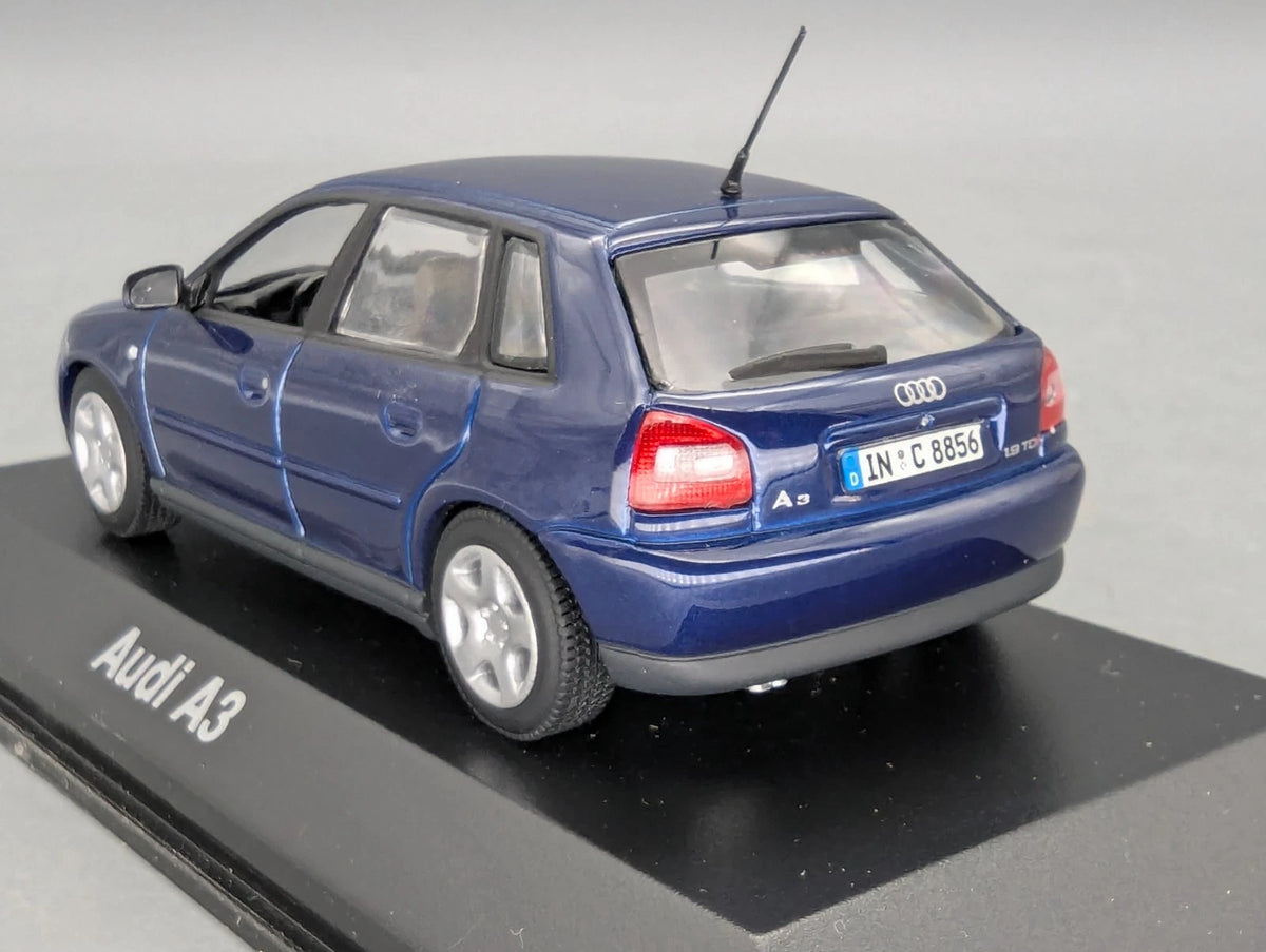 Modellautos 1:43 Minichamps Audi A3 Blau Metallic mit Dealer OVP