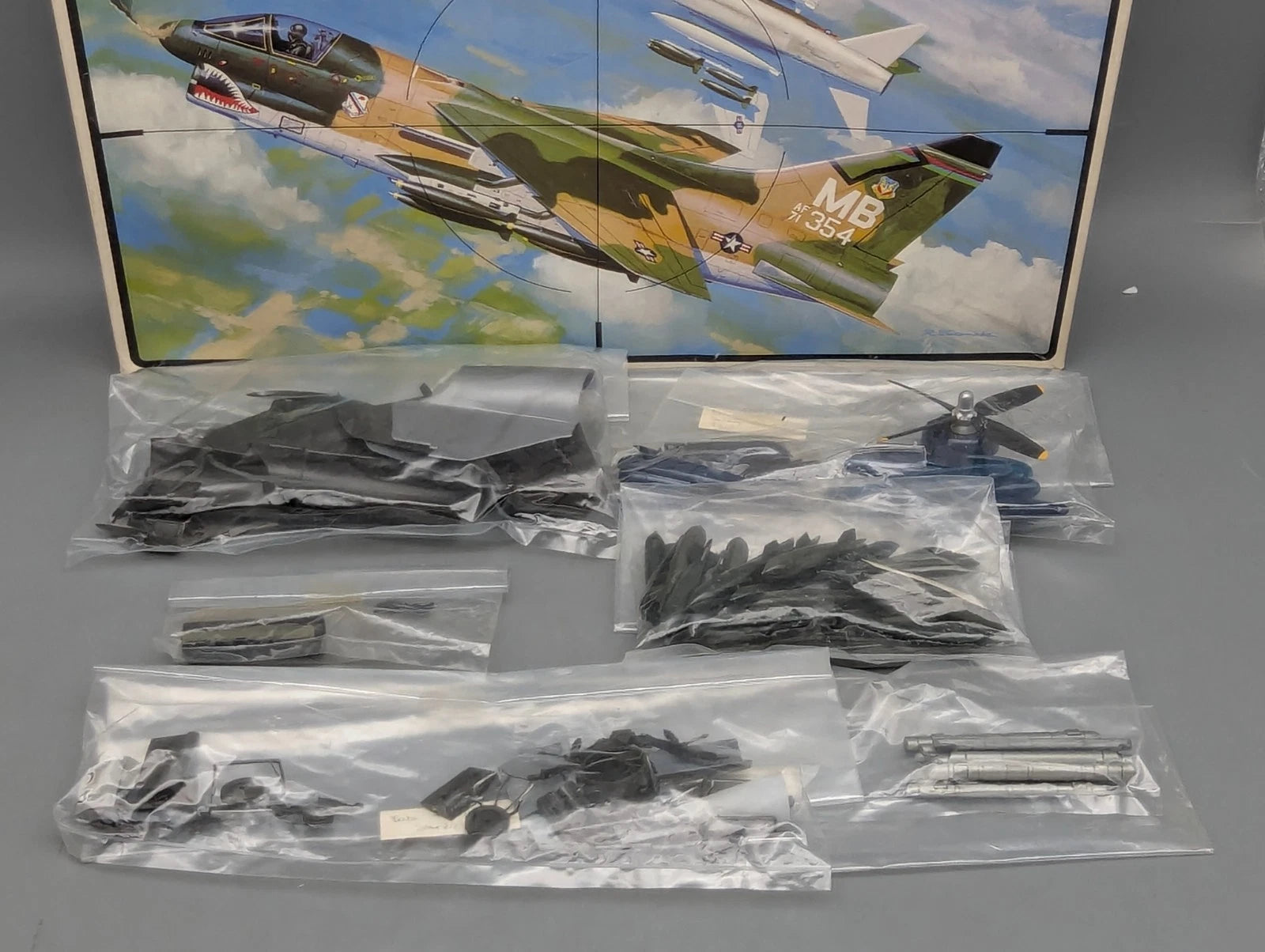 Flugzeug Modelle Bausatzteile Ersatzteile verschiedene Marken und Maßstäbe