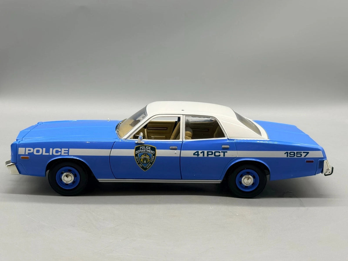 Modellautos 1:18 Greenlight Dodge Monaco NYPD 1978 OVP