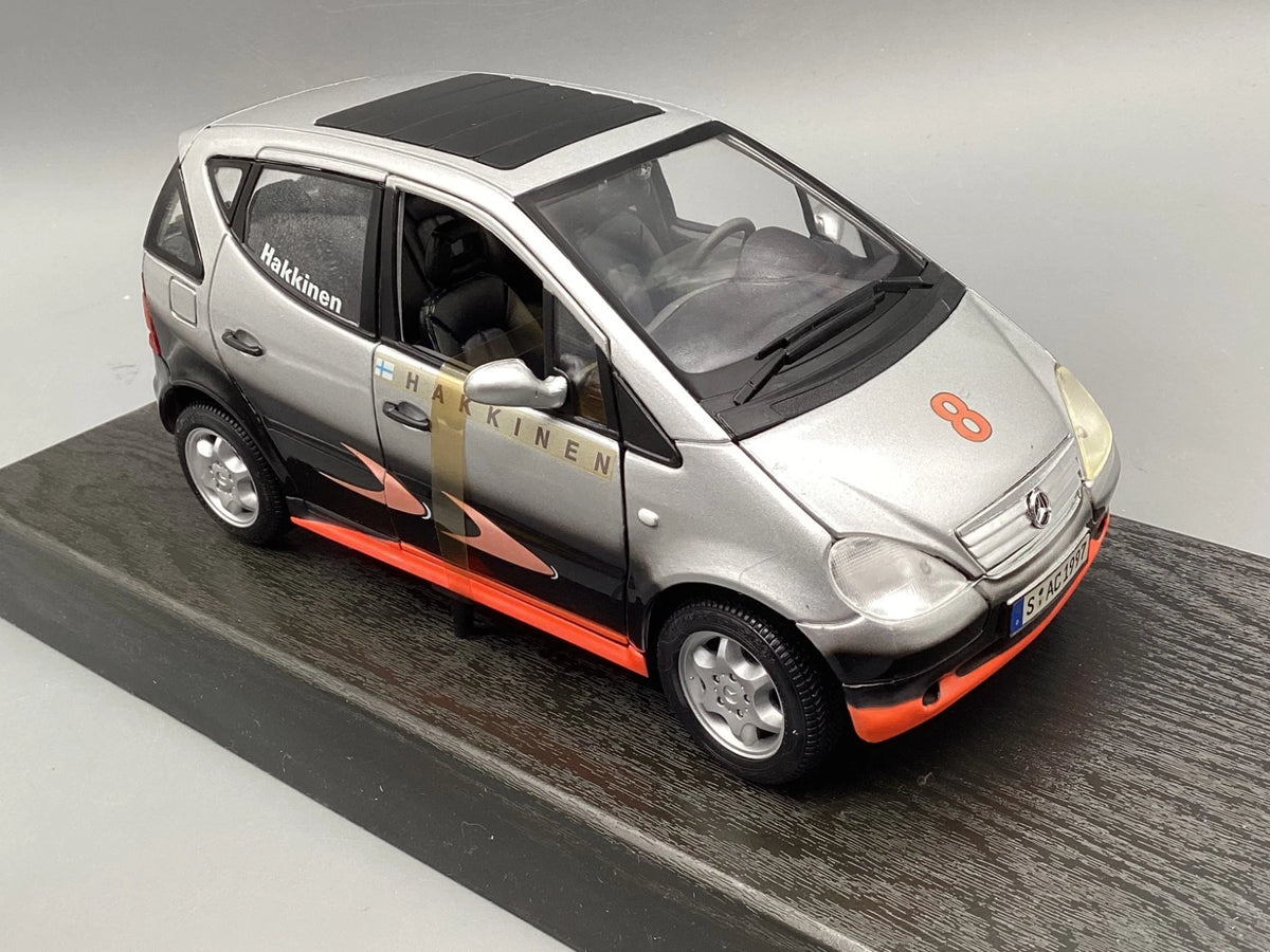 Modellautos 1:18 Maisto Mercedes Benz A-Class F1 Design Hakkinen mit OVP