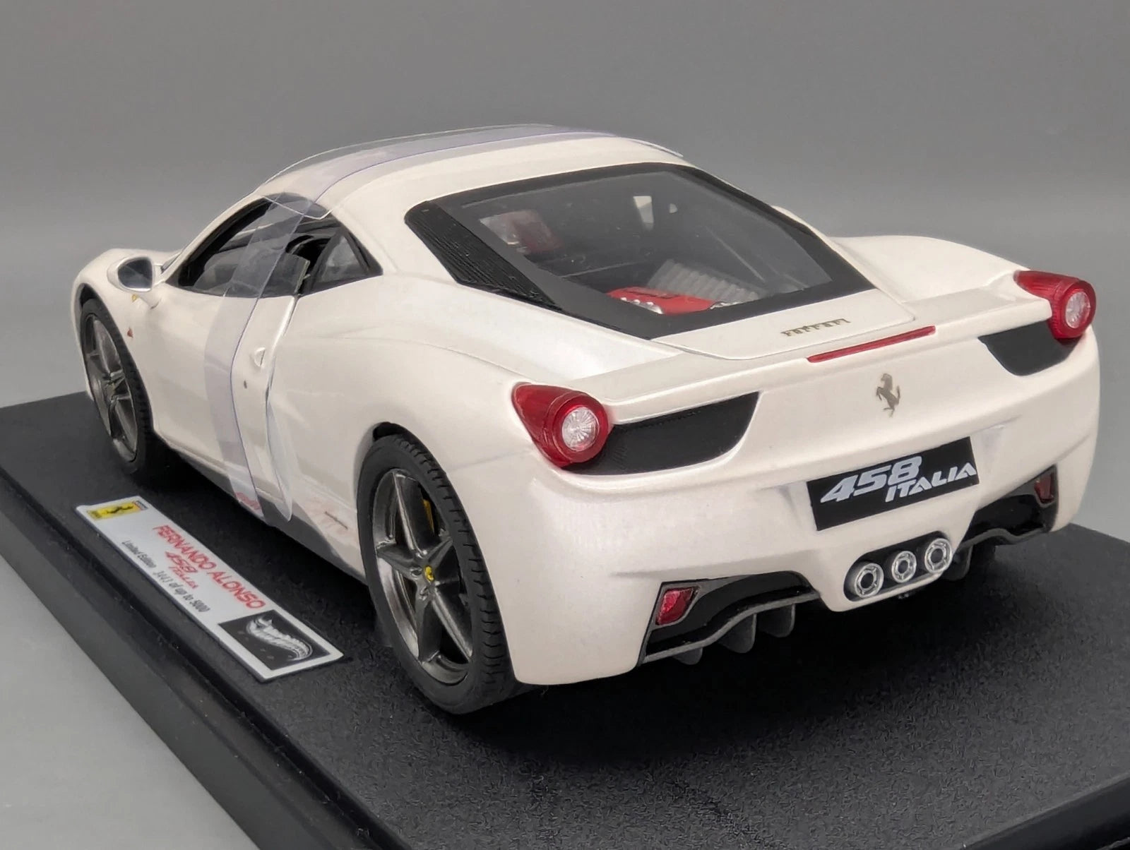 Modellautos 1:18 Hot Wheels Elite Ferrari 458 Italia Fernando Alonso mit OVP