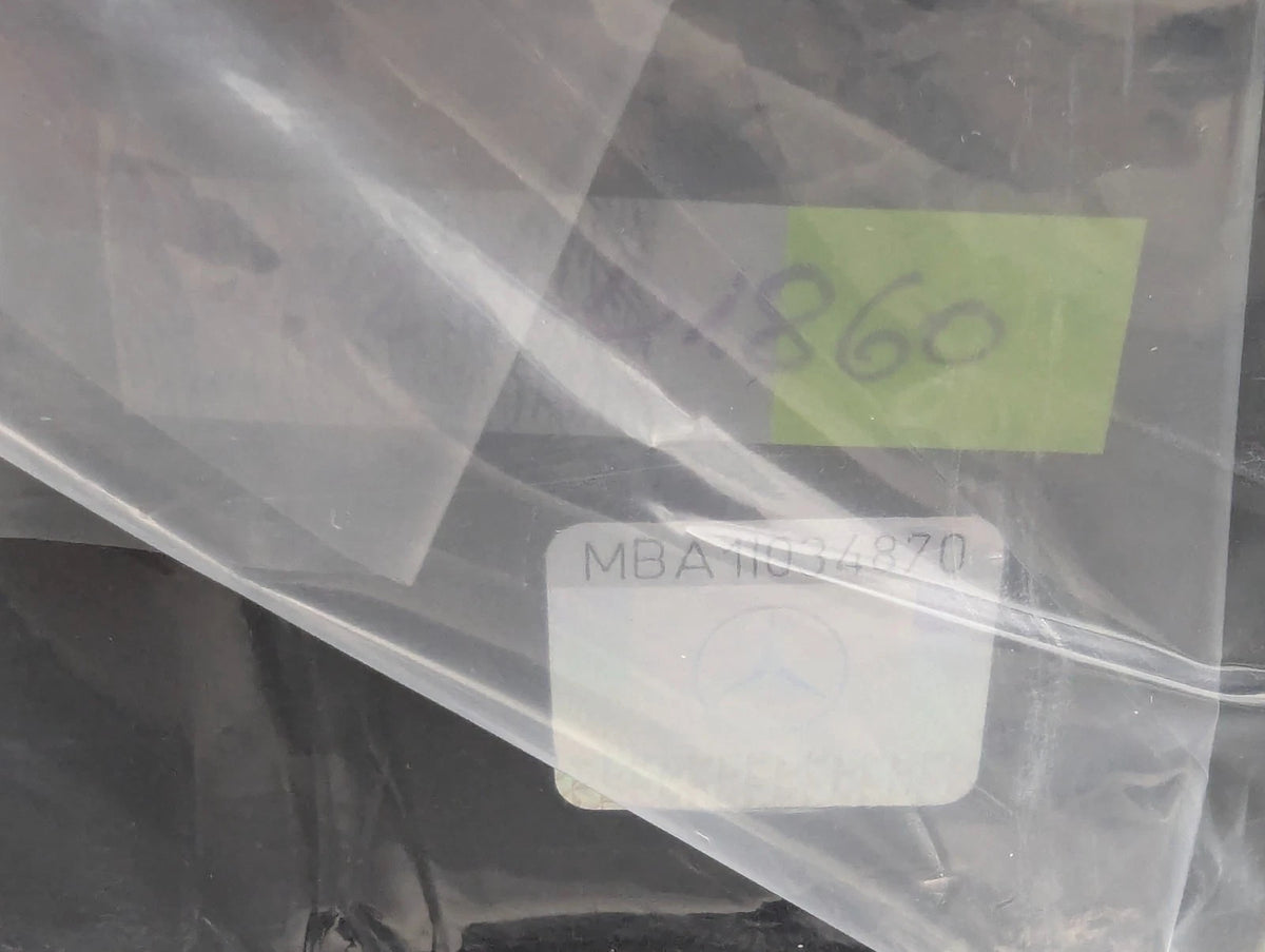 Modellautos 1:18 NZG Mercedes Benz EQB Iridiumsilber mit Dealer OVP