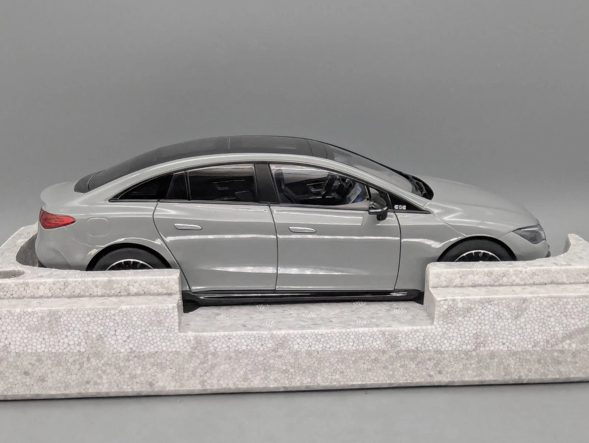 Modellautos 1:18 NZG Mercedes Benz EQE Alpin Grau Uni mit Dealer OVP