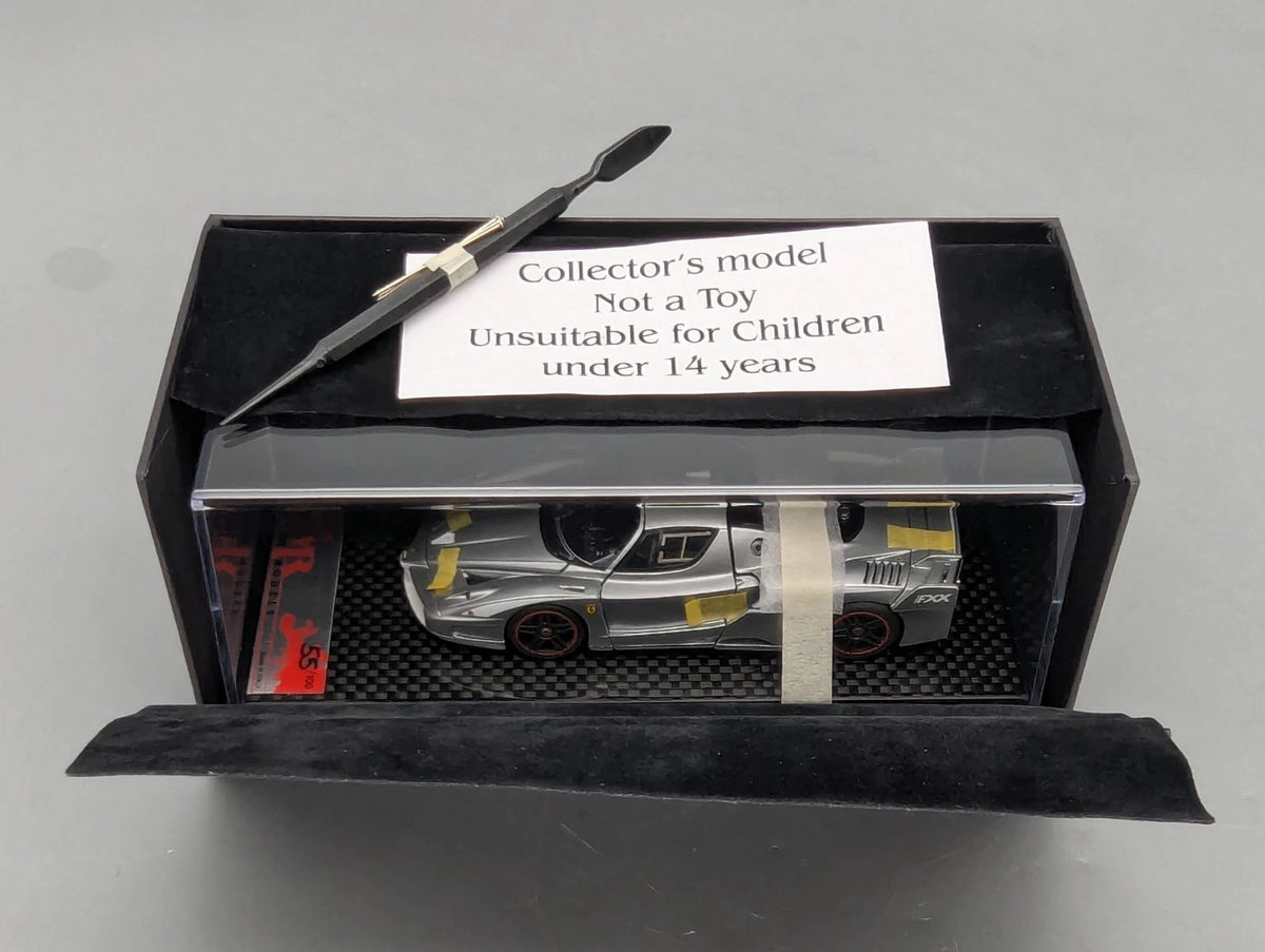 Modellautos 1:43 MR Ferrari FXX mit Open Door Funktion 55/100 Silber mit OVP