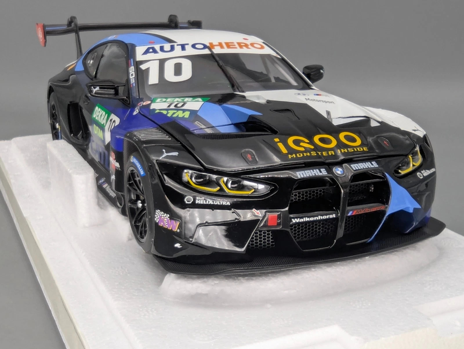 Modellautos 1:18 Minichamps BMW M4 GT3 DTM 2022 Walkenhorst #10 E. Muth mit OVP