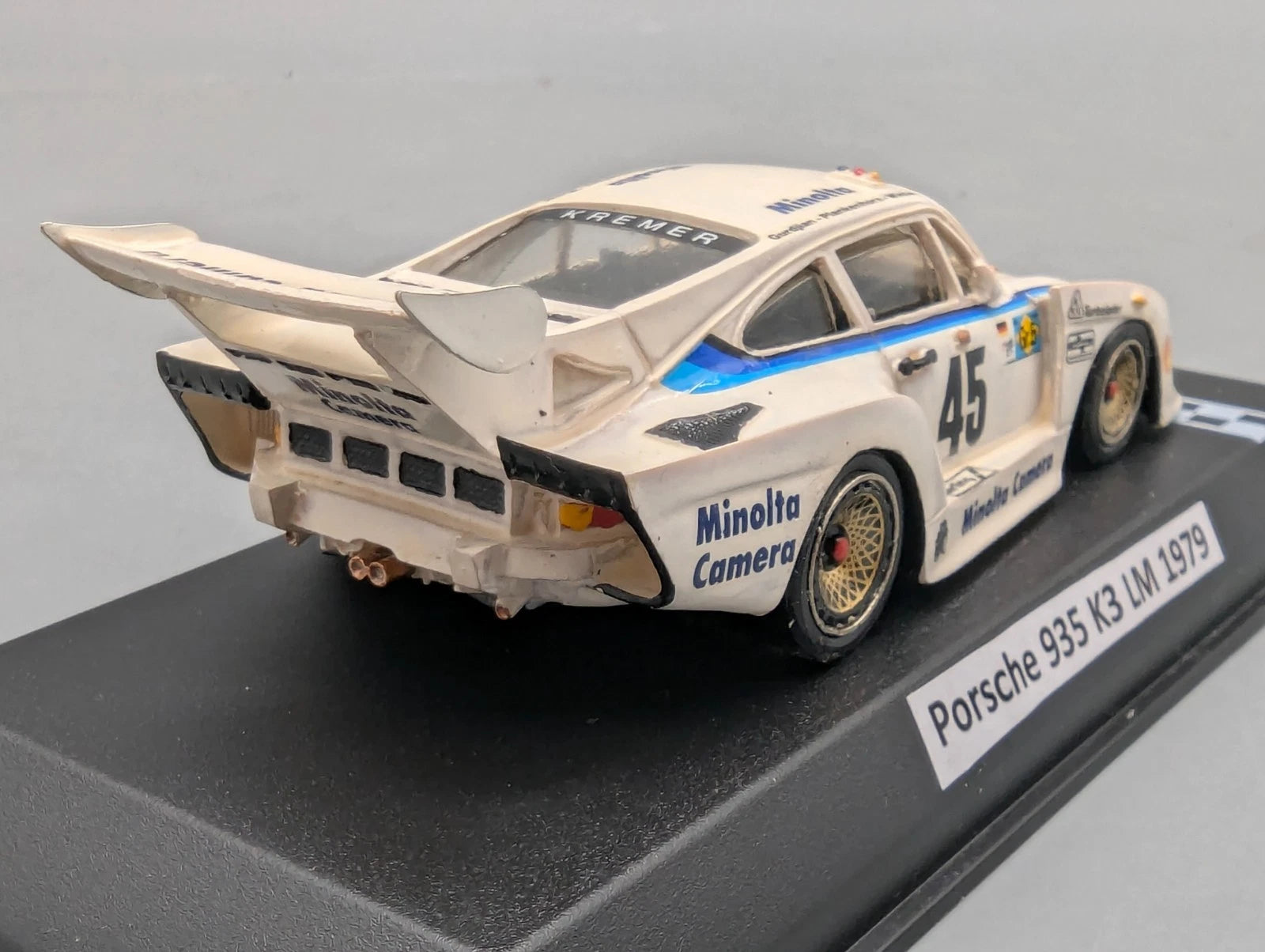 Modellautos 1:43 Starter Kremer Porsche 935 K3 24h Le Mans 1979 #45 Vitrine