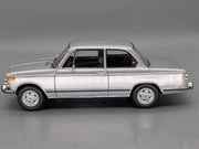 Modellautos 1:18 Kyosho BMW 2002 tii Silber mit OVP