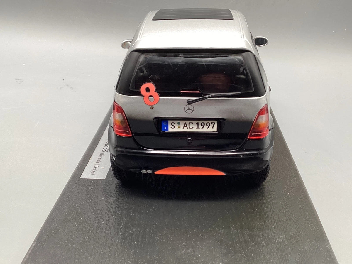 Modellautos 1:18 Maisto Mercedes Benz A-Class F1 Design Hakkinen mit OVP