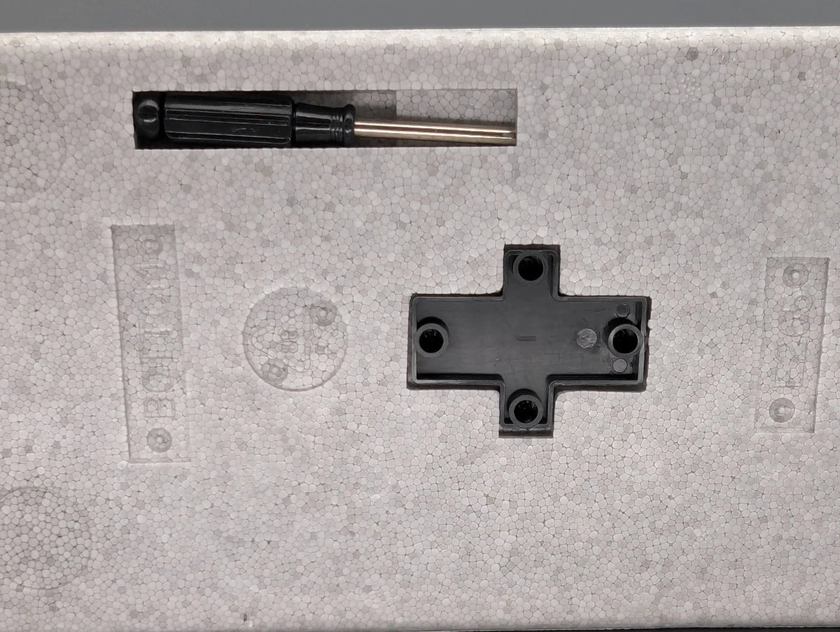 Modellautos 1:18 NZG Mercedes Benz EQB Iridiumsilber mit Dealer OVP