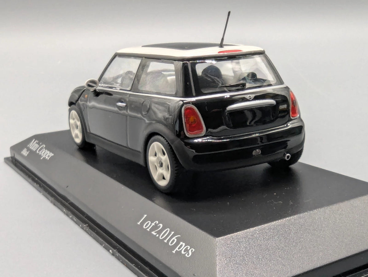 Modellautos 1:43 Minichamps Mini Cooper 2001 Black mit Haube zum Öffnen mit OVP