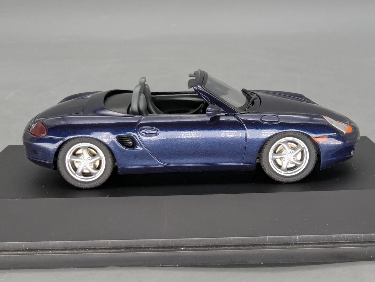 Modellautos 1:43 Schuco Porsche Boxter Blau Metallic mit Vitrine