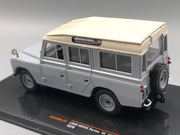 Modellautos 1:43 IXO Land Rover Series III 109 Station Wagon in Vitrine