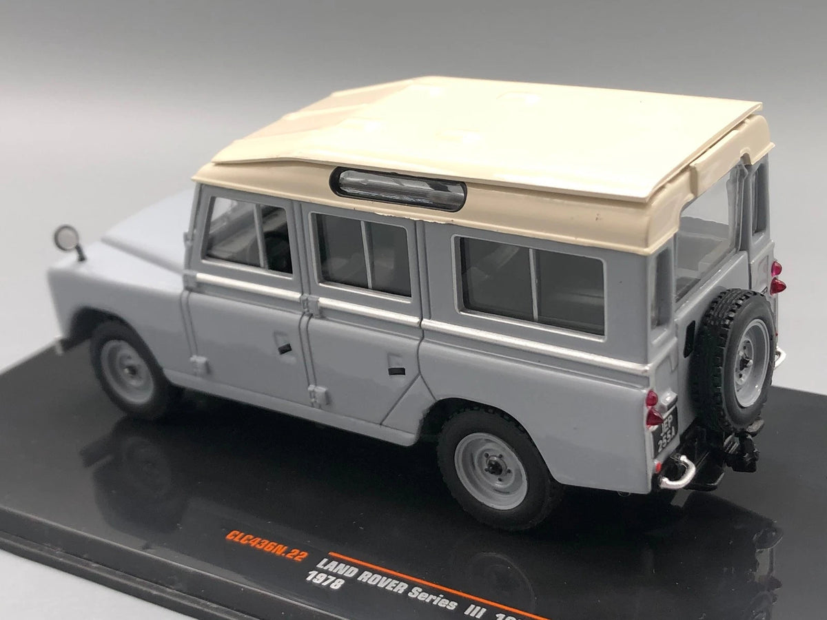 Modellautos 1:43 IXO Land Rover Series III 109 Station Wagon in Vitrine