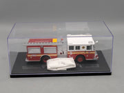 Modellautos 1:43 vermtl. Ixo Seagrave Marauder II Feuerwehr New York in Vitrine