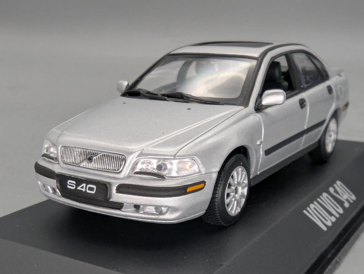 Modellautos 1:43 Minichamps Volvo S40 Silber Metallic mit Dealer OVP