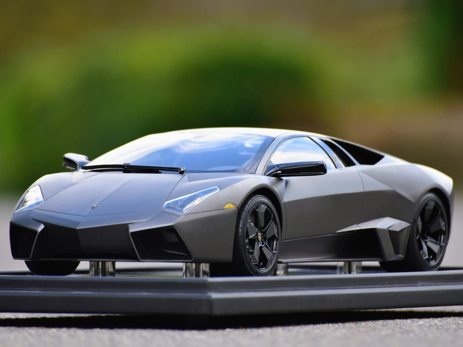 Modellautos 1:8 Amalgam Lamborghini Reventon 2007 Ltd 07/199 mit Vitrine und OVP