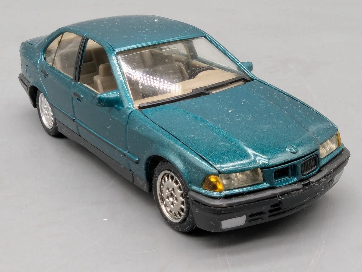 Modellautos 1:43 Solido BMW 325i mit Dealer OVP