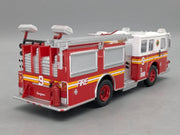 Modellautos 1:43 vermtl. Ixo Seagrave Marauder II Feuerwehr New York in Vitrine