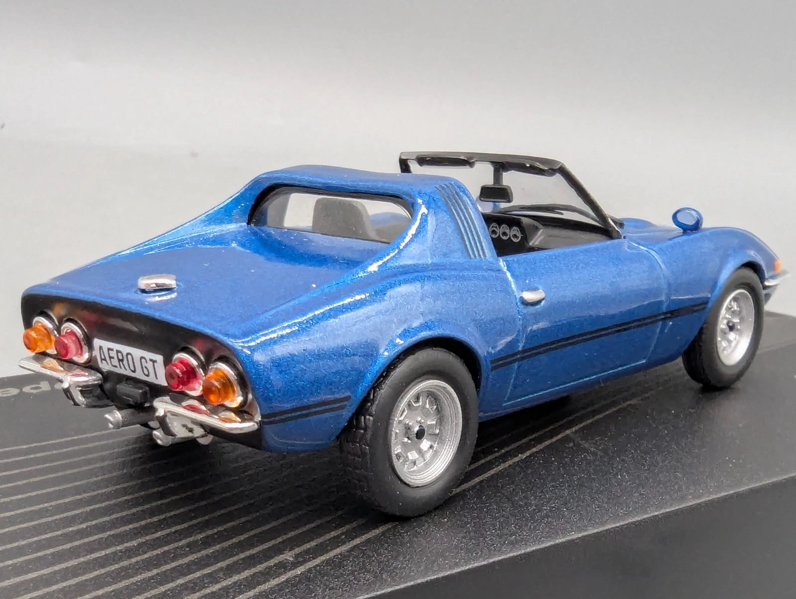 Modellautos 1:43 Ixo für Eaglemoss Opel Collection Opel Aero GT 1969 mit Vitrine