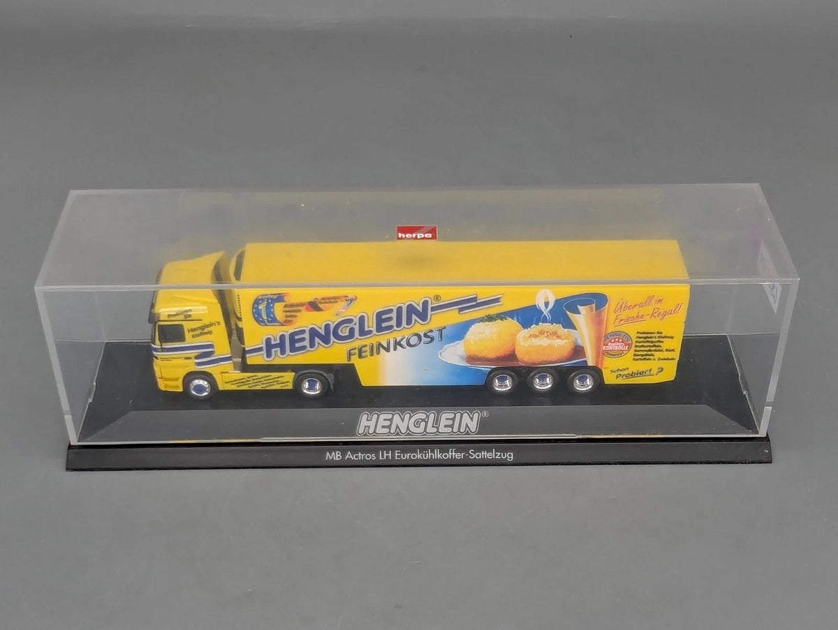 Lkw Modell 1:87 Herpa Mercedes Benz Actros Euro-KK-SZ Henglein mit Vitrine