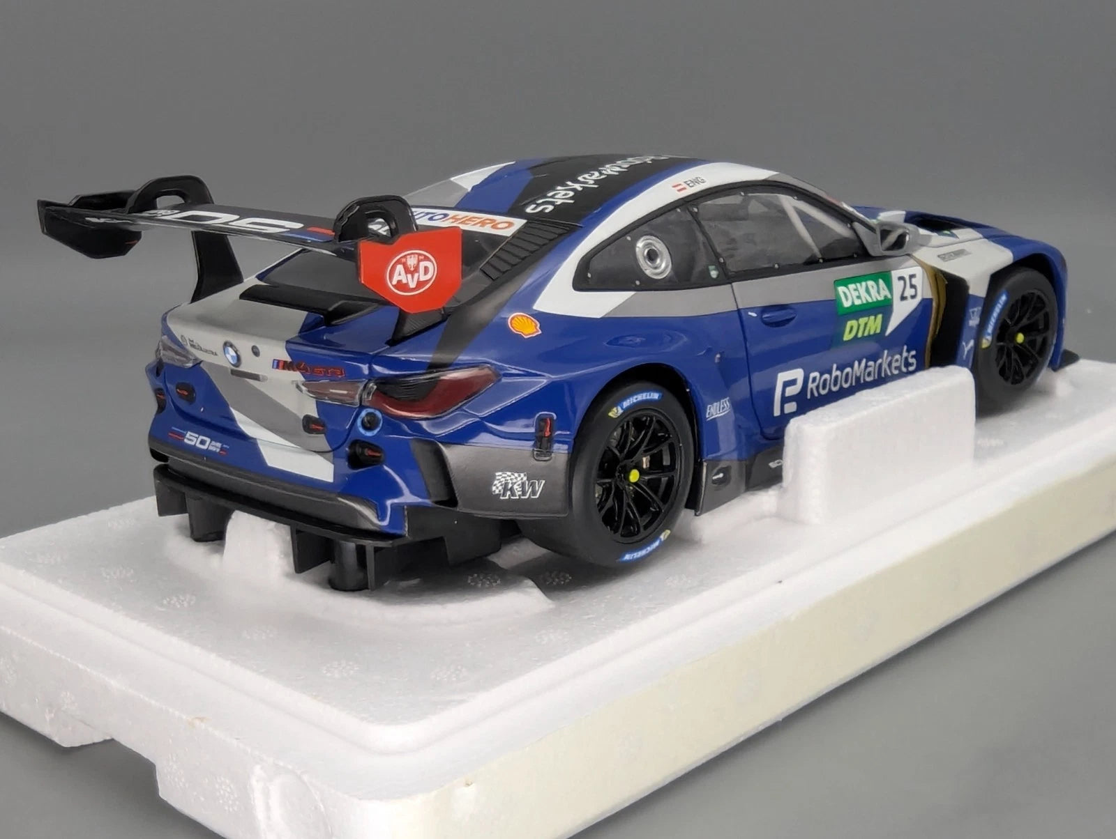 Modellautos 1:18 Minichamps BMW M4 GT3 DTM 2022 Schubert #25 Philipp Eng mit OVP