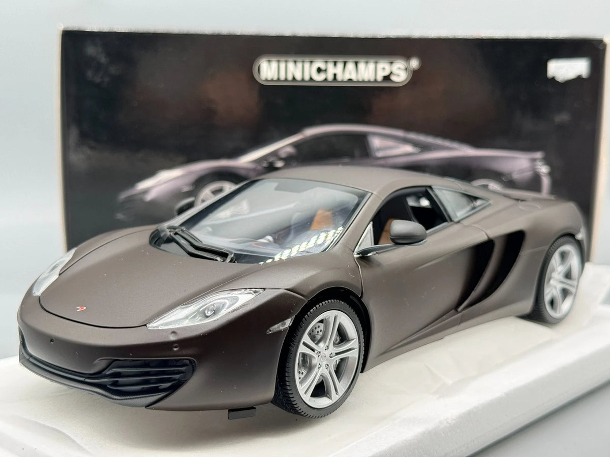 Modellautos 1:18 Minichamps McLaren MP4-12C mit OVP