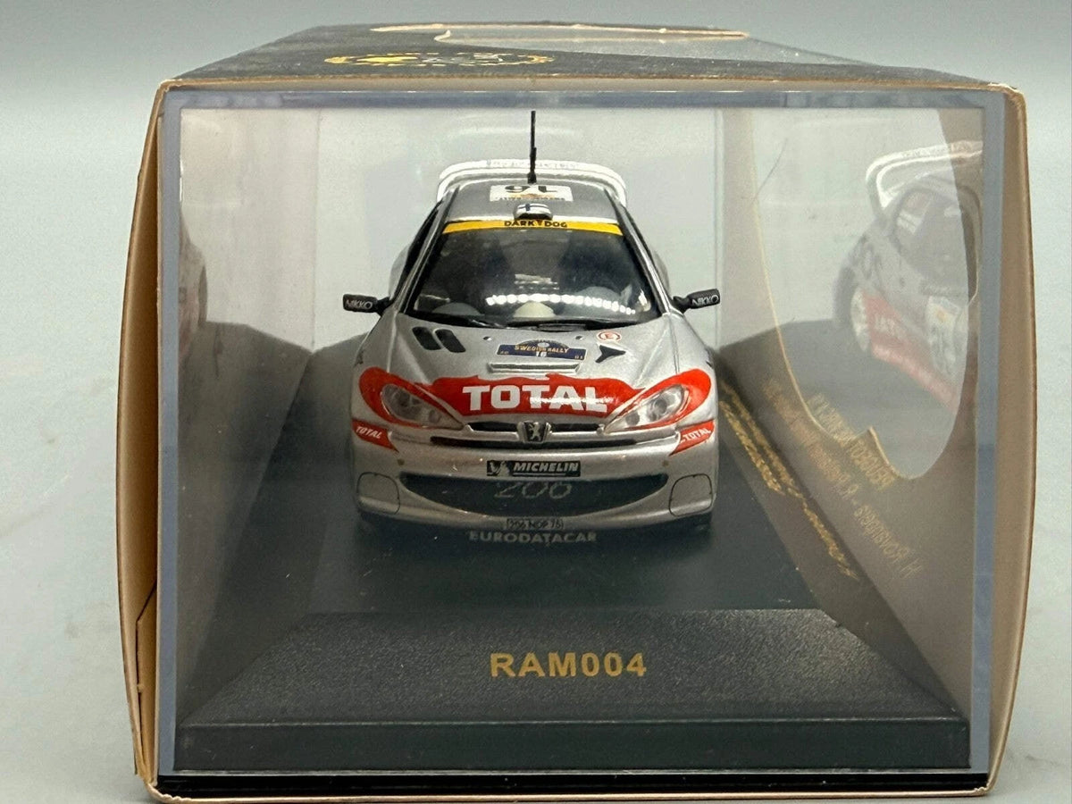 Modellautos 1:43 Ixo Peugeot 206 WRC Winner Catalunya 2001 #16 mit OVP