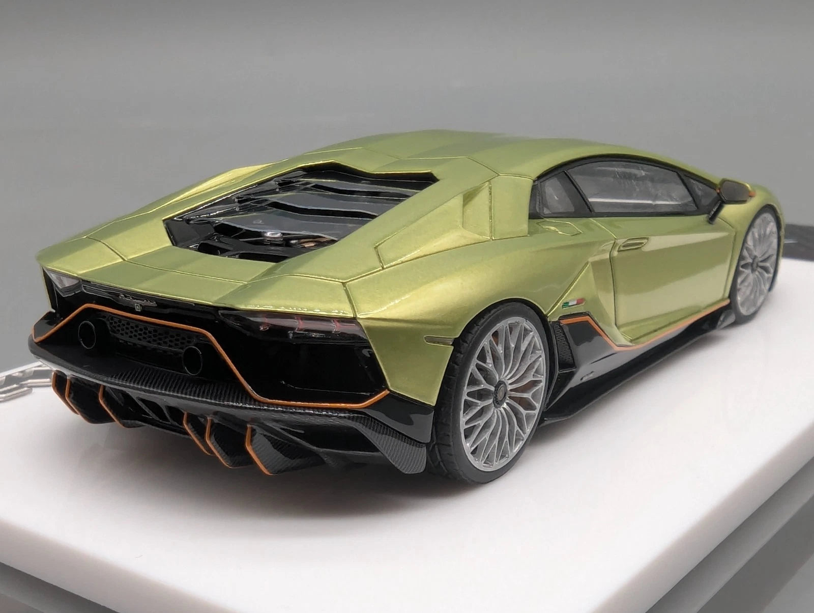 Eidolon Make Up 1:43 Lamborghini Aventador LP780-4 Ultimae 2021 Grün 03/60 OVP
