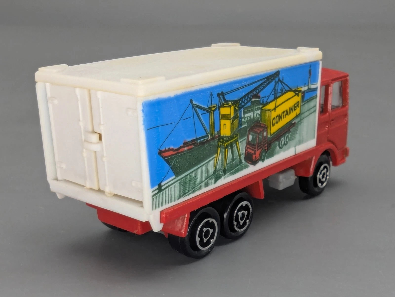 Modellautos 1:100 Majorette 214 Saviem Container + Original Majorette Vitrine