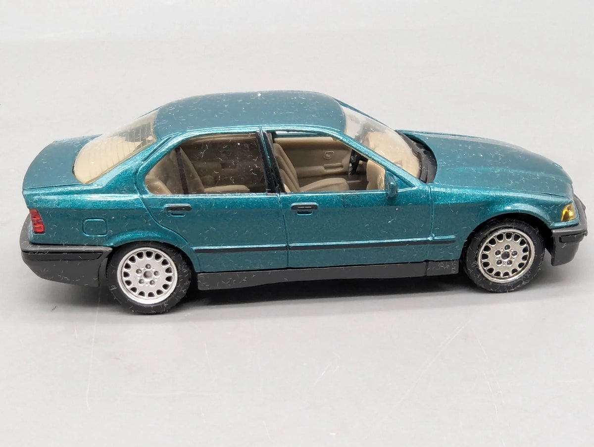 Modellautos 1:43 Solido BMW 325i mit Dealer OVP