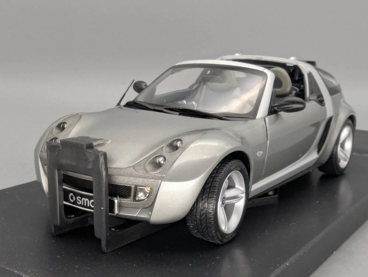 Modellautos 1:18 Kyosho Smart Roadster Coupe Glance Grey mit Dealer OVP