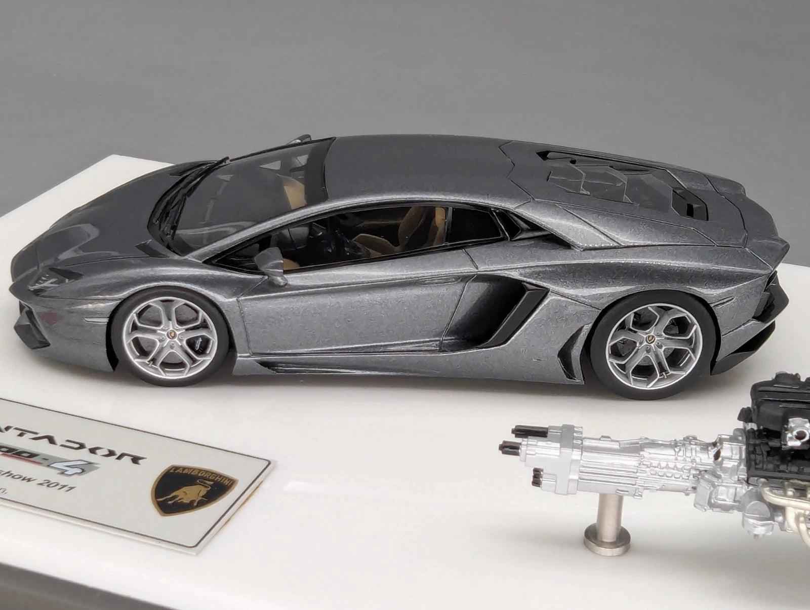 Eidolon Make Up 1:43 Lamborghini Aventador LP700-4 2011 Engine Set Grau Met. OVP