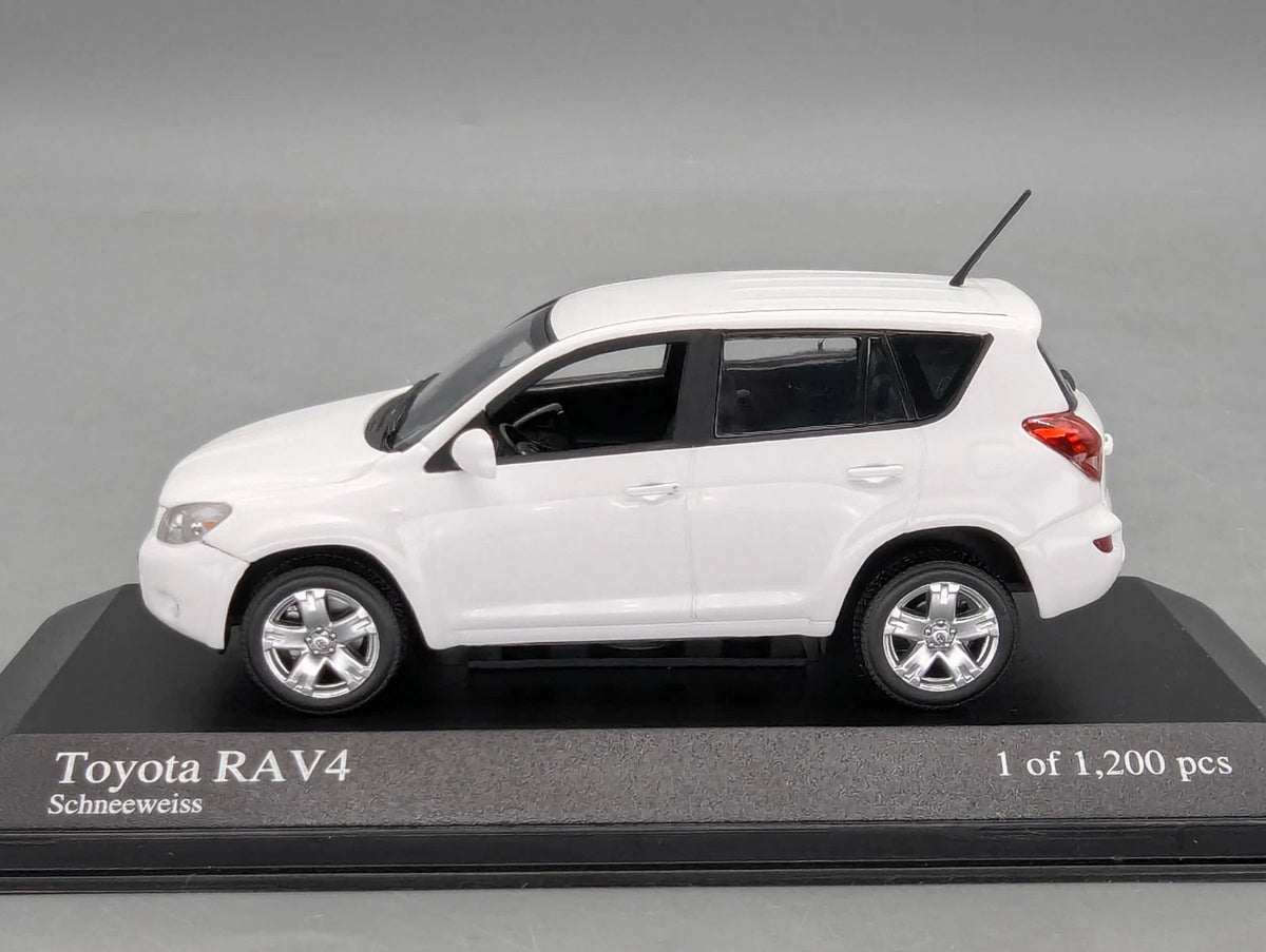Modellautos 1:43 Minichamps Toyota RAV4 2006 White Schneeweiß mit OVP