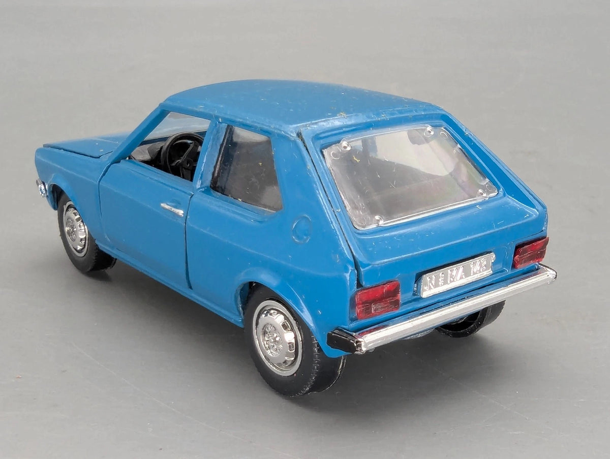 Modellautos 1:43 Schuco 301623 Volkswagen VW Polo in Original Schuco Vitrine