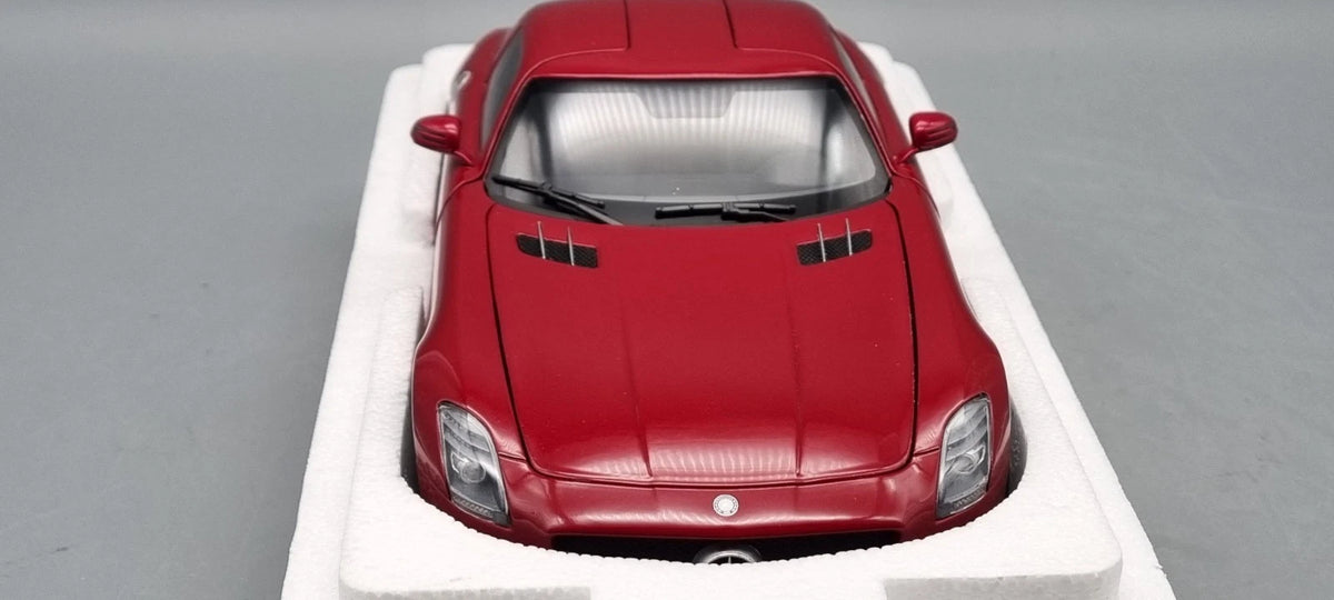Modellautos 1:18 Minichamps 100 039020 Mercedes-Benz SLS AMG 2010 OVP