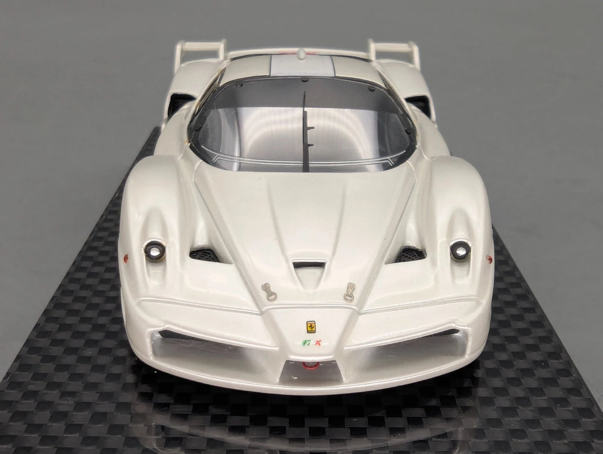 Modellautos 1:43 MR Ferrari FXX mit Open Engine Funktion mit OVP