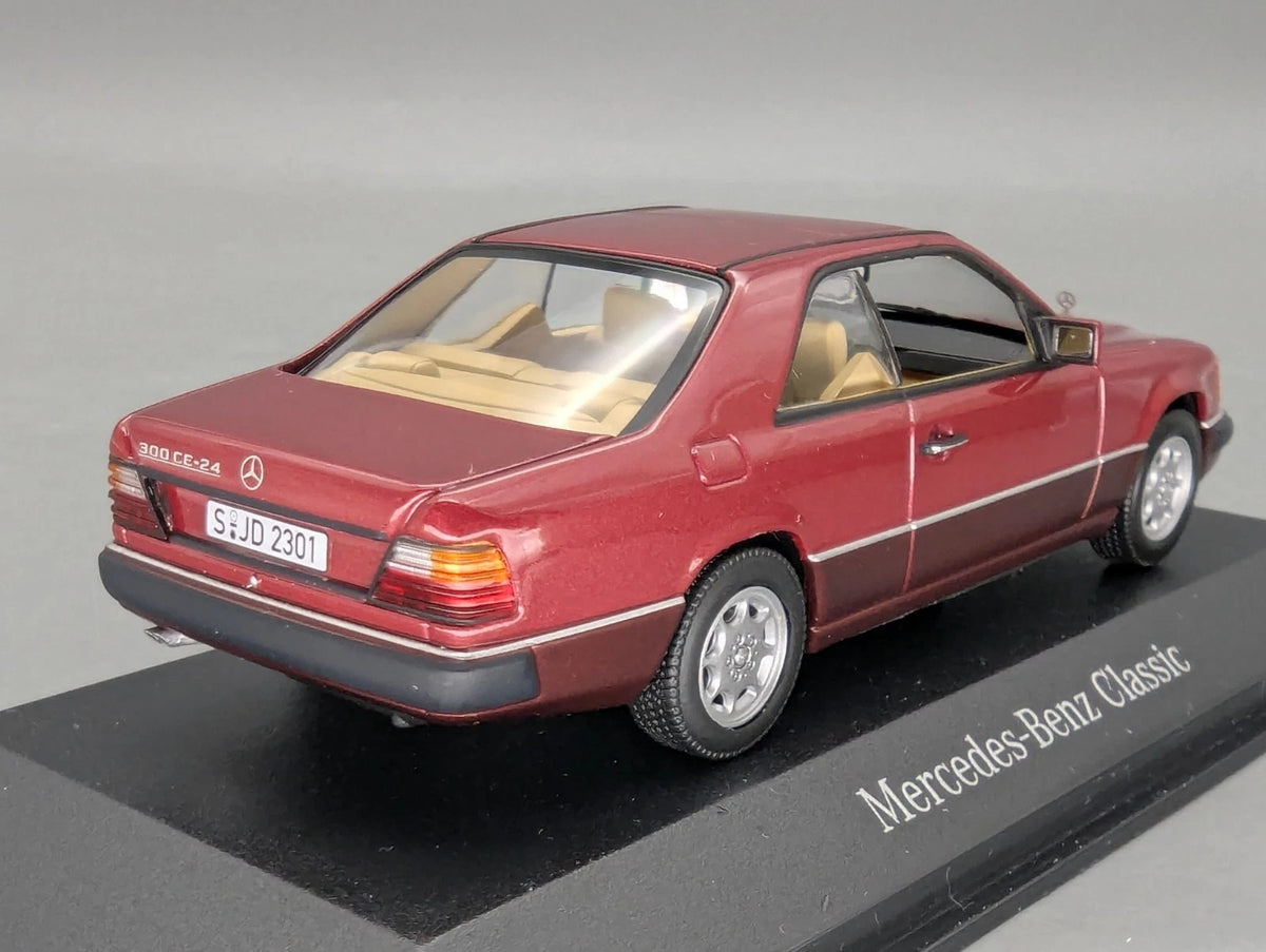 Modellautos 1:43 Minichamps Mercedes Benz 300 CE Coupe Almandin-Rot Dealer OVP