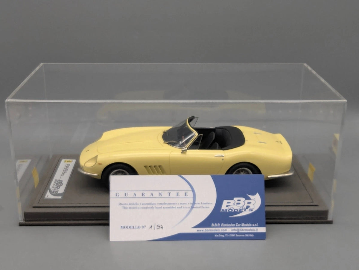 Modellautos 1:18 BBR Ferrari 275 GTS/4 Spider 01/54 Sun Yellow Vitrine und OVP