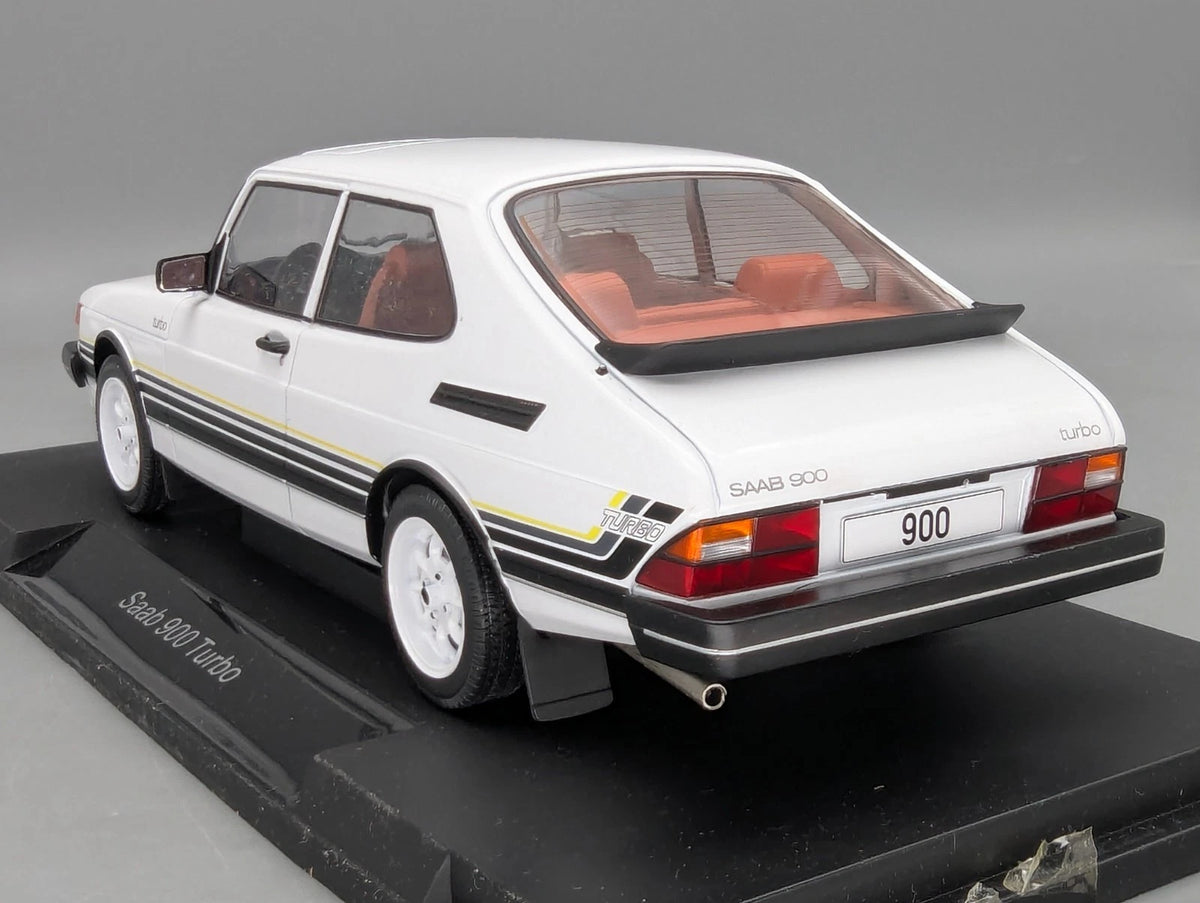Modellautos 1:18 MCG Modelcar Group Saab 900 Turbo Weiß mit OVP