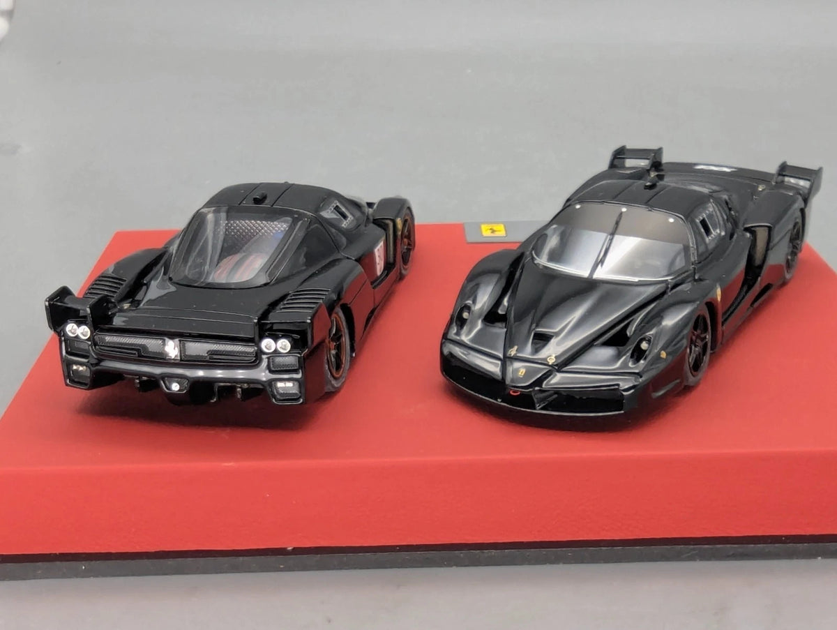 Modellautos 1:43 BBR  Ferrari FXX 2006 2-tlg Set Medium Size Base Vitrine OVP