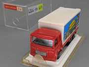 Modellautos 1:100 Majorette 214 Saviem Container + Original Majorette Vitrine