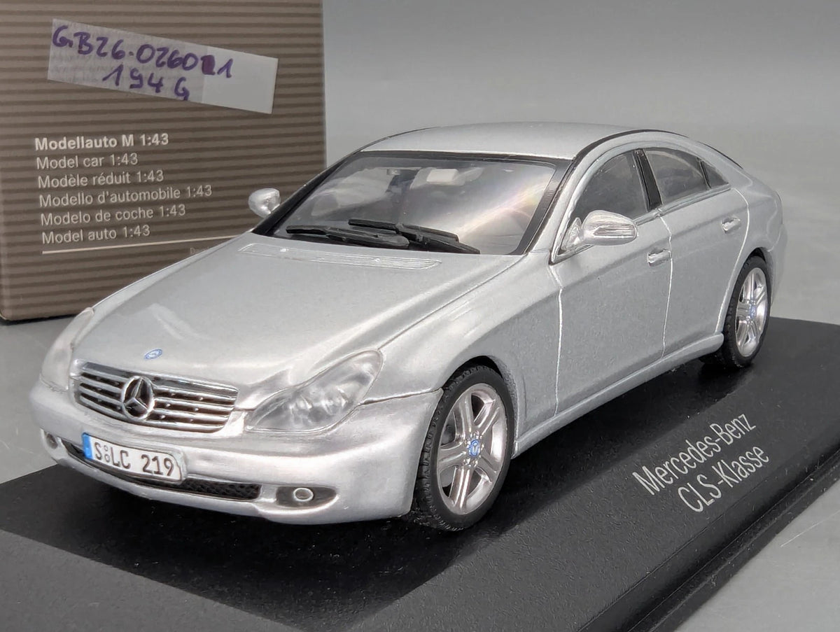 Modellautos 1:43 Minichamps Mercedes Benz CLS-Klasse mit Dealer OVP