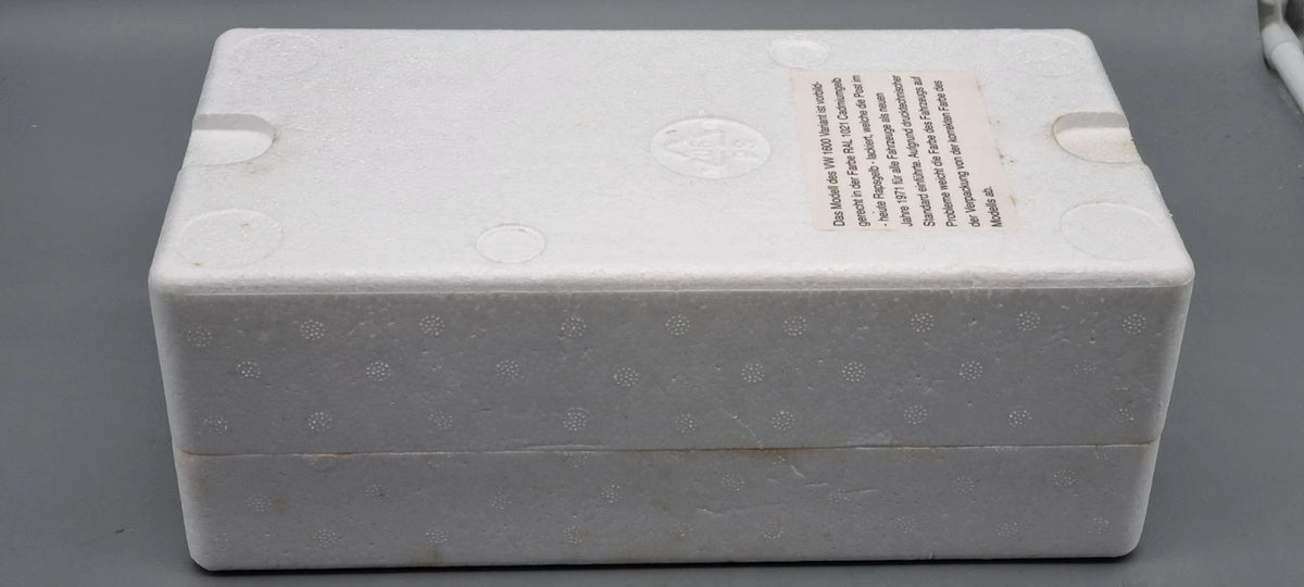 Modellautos 1:18 Minichamps VW 1600 L Variant Deutsche Bundespost OVP